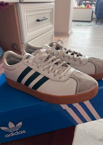 44 Beden Adidas Beyaz Bağcıklı Spor Ayakkabı