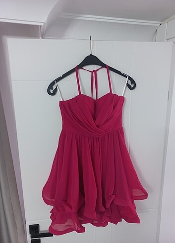 Pembe elbise