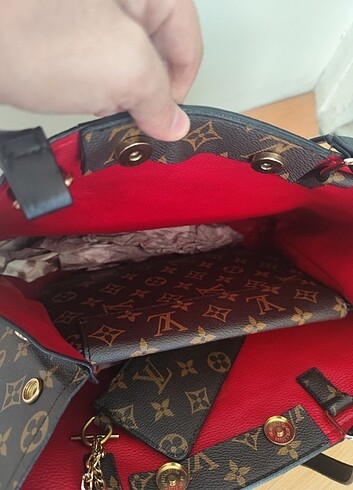  Beden LOUIS VUITTON ÇANTA 