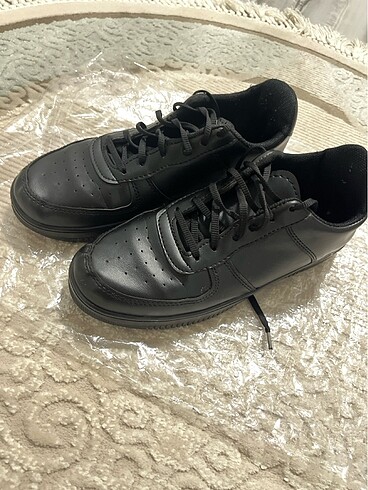 Siyah nike model erkek ayakkabısı