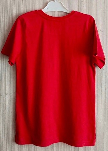 7 Yaş Beden kırmızı Renk T-shirt 