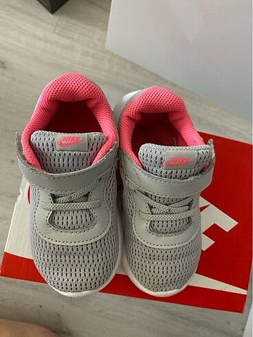 24 Beden beyaz Renk Nike ayakkabı