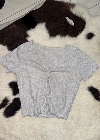 Gri Kısa Kollu Düğmeli Crop Top - Görsel 2