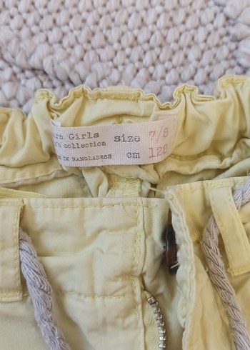 Sarı Kemerli Bol Kesim Kız Şort - Görsel 3