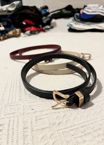 Bordo, siyah ve krem tokalı kadın kemer takımı - Görsel 2