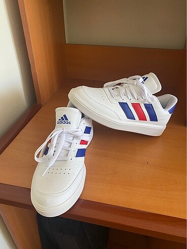 Adidas Orjinal kutusunda Adidas courtblock...