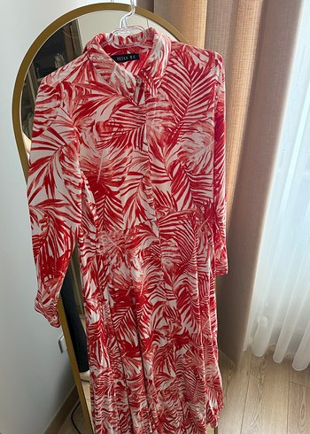 Düğmeli Kırmızı Batik Desenli Uzun Elbise - Görsel 2