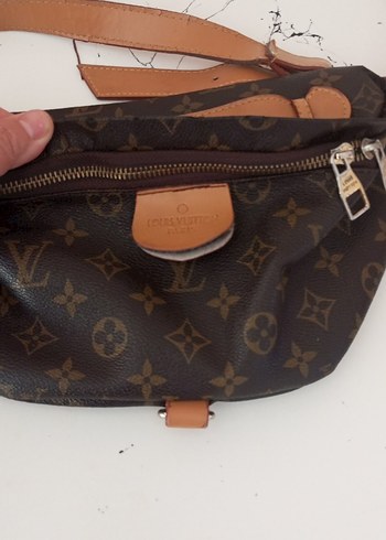 Louis Vuitton Kahverengi Deri Buckle Detaylı Çapraz Çanta