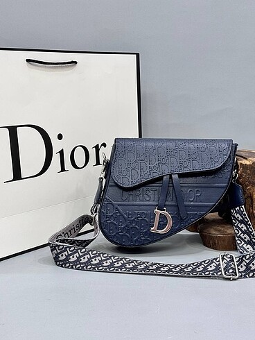 Dior kol çantası