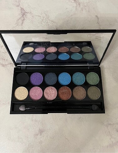 Diğer Sleek makeUP-far paleti