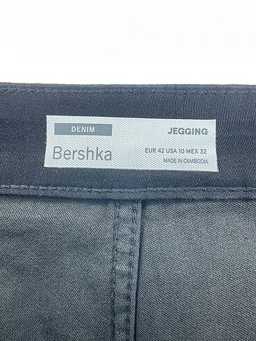 42 Beden siyah Renk Bershka Jean / Kot %70 İndirimli.