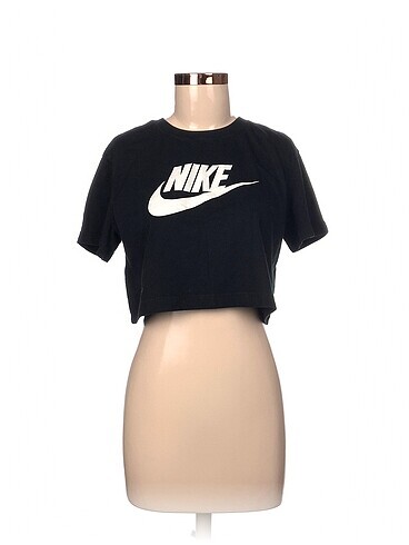 Nike T-shirt %70 İndirimli.