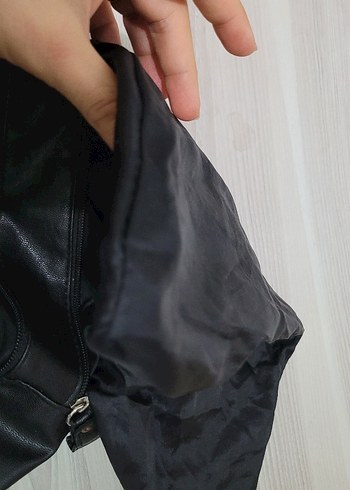 Siyah Deri Fiyonk Detaylı Gotik Kadın Çanta - Görsel 5