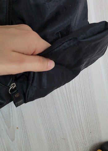 Siyah Deri Fiyonk Detaylı Gotik Kadın Çanta - Görsel 6