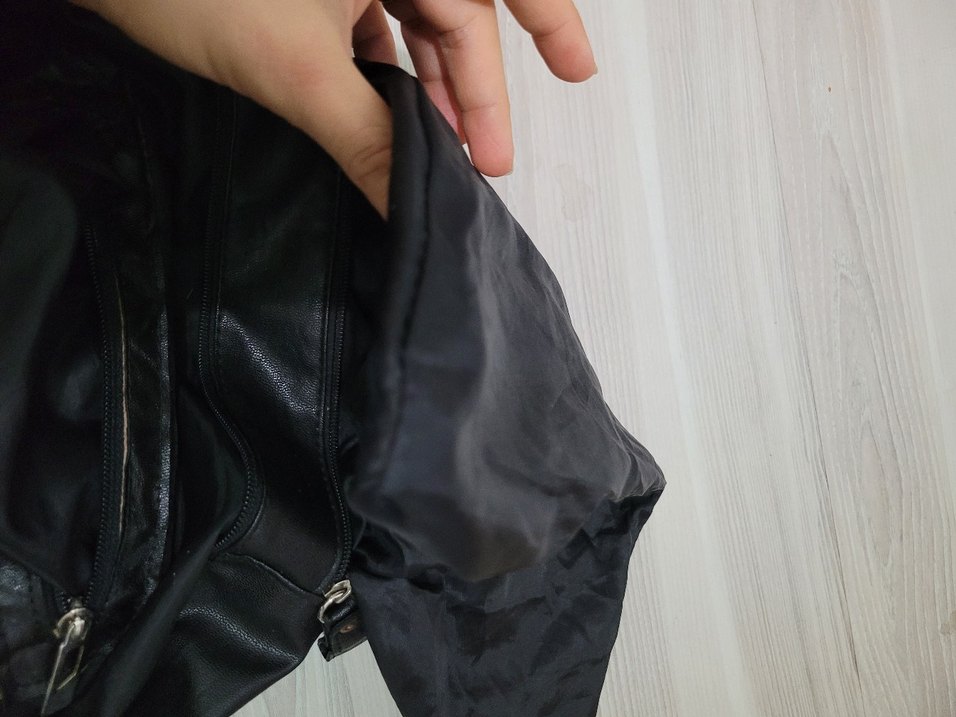 Siyah Deri Fiyonk Detaylı Gotik Kadın Çanta - Görsel 5