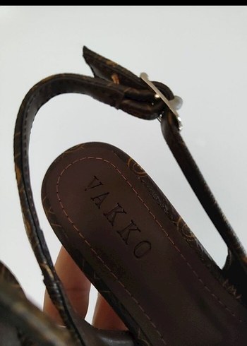 Vakko Kahverengi Deri Yılan Desenli Tokalı Stiletto
