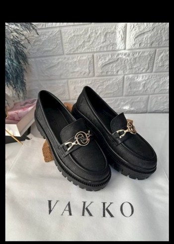 Siyah Yılan Desenli Tokalı Kadın Loafer
