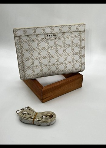  Beden Kod 222 stoktadır . (Mıknatıs kapaklı clutch)