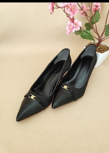 Vakko Kahverengi Deri Tokalı Stiletto