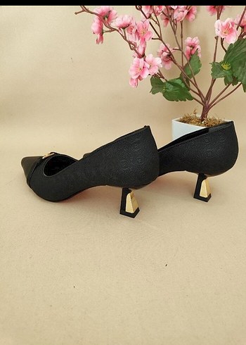 39 Beden Kahverengi Deri Tokalı Stiletto