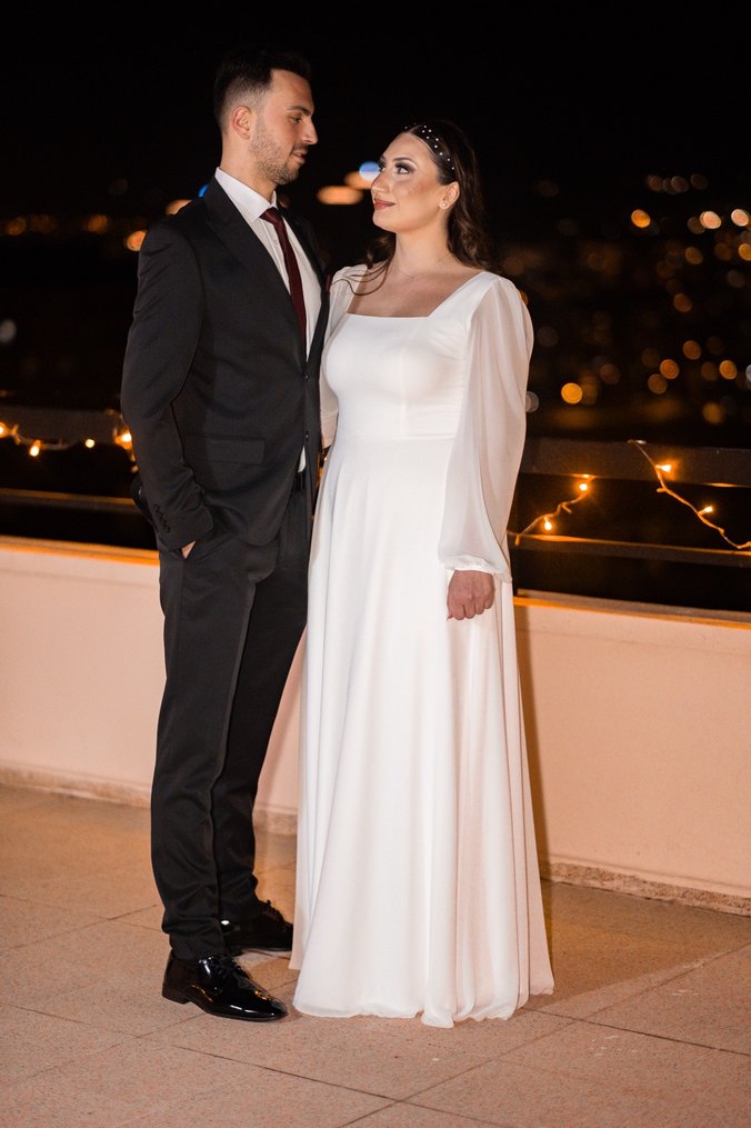 Uzun, tül kollu, kare yaka beyaz elbise - Görsel 2