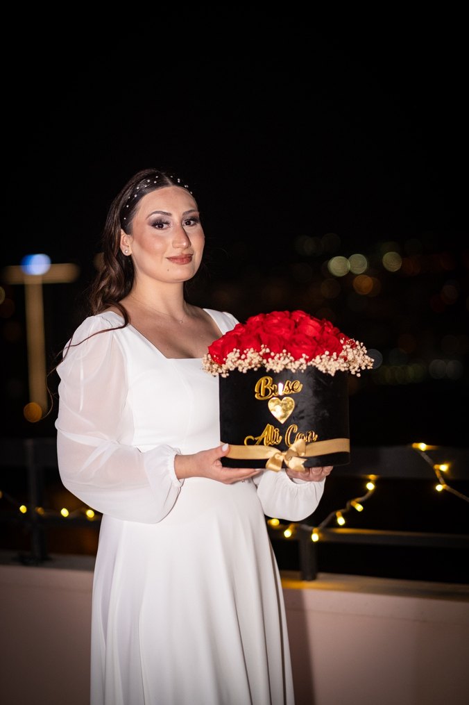 Uzun, tül kollu, kare yaka beyaz elbise - Görsel 3