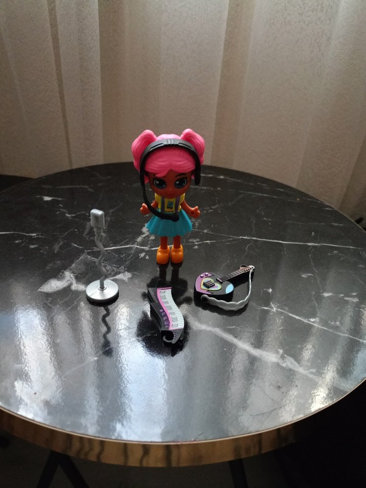 Pembe Saçlı Müzisyen Bebek ve Aksesuarları - Görsel 2