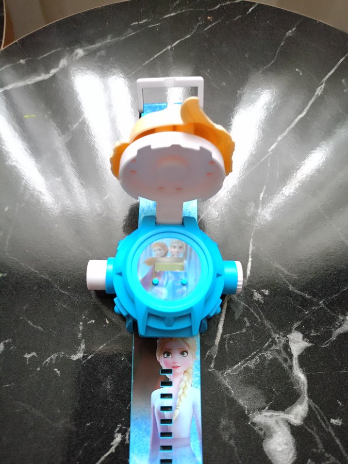 saat ve gösterir duvarda - Görsel 2