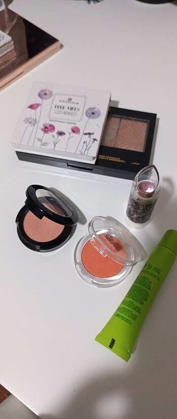  Beden Renk Essence far paleti,Maybelline bronzer,Farmasi allık,beaulis tekl