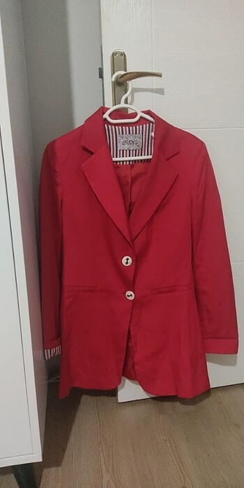 Kırmızı kruvaze ceket