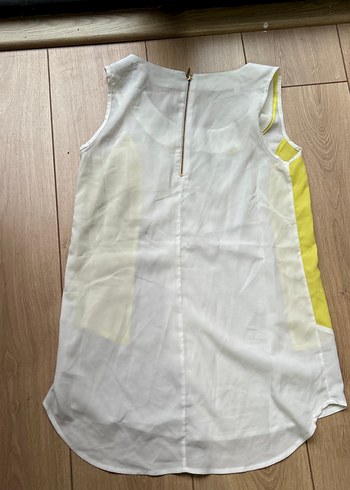 Sarı Detaylı V Yakalı Kolsuz Bluz - Görsel 2