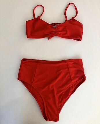 Kırmızı bikini takımı