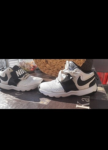 30 Beden beyaz Renk NIKE SPOR AYAKKABI