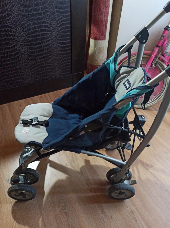 Gri ve Mavi Bebek Arabası - Görsel 2