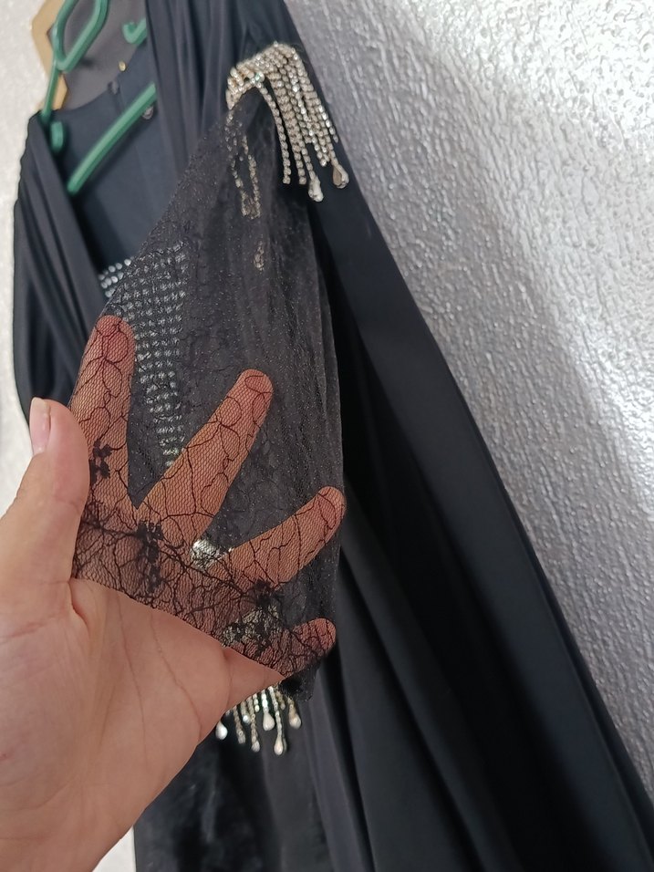 Siyah Drapeli Uzun V Yaka Abiye - Görsel 2