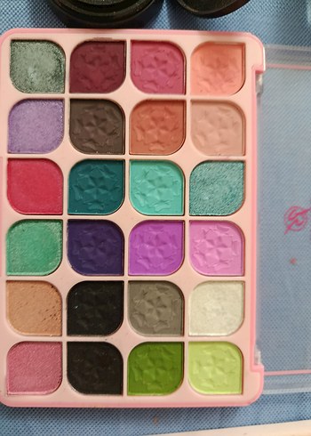 Çok Renkli Makyaj Paletleri ve Oje Seti son fiyat - Görsel 5