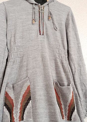 Gri Kapüşonlu Nakışlı Triko Uzun Elbise - Görsel 2