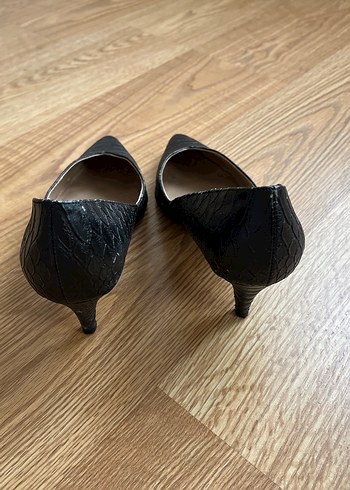 Kadın Siyah Yılan Derisi  görünümlü ayakkabı - Görsel 2