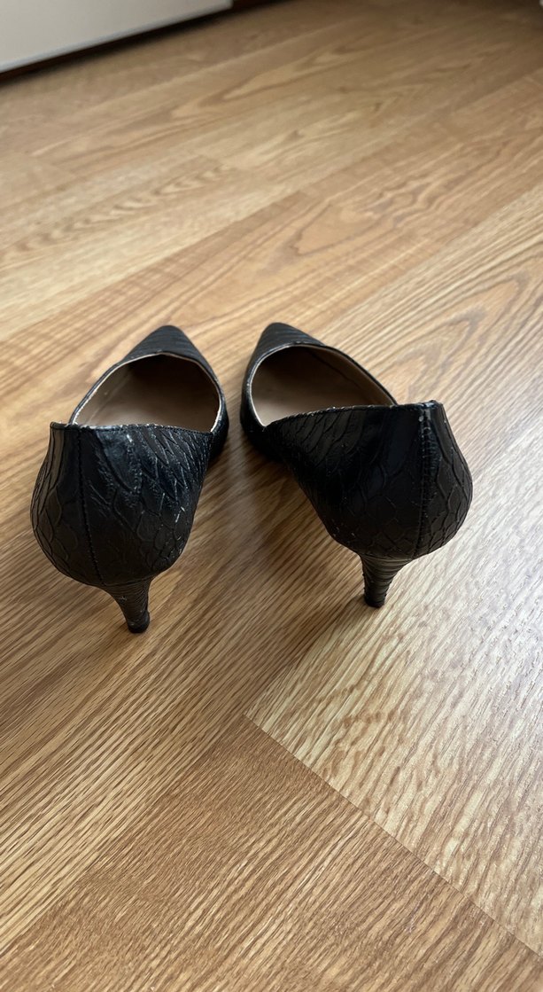 Kadın Siyah Yılan Derisi  görünümlü ayakkabı - Görsel 2