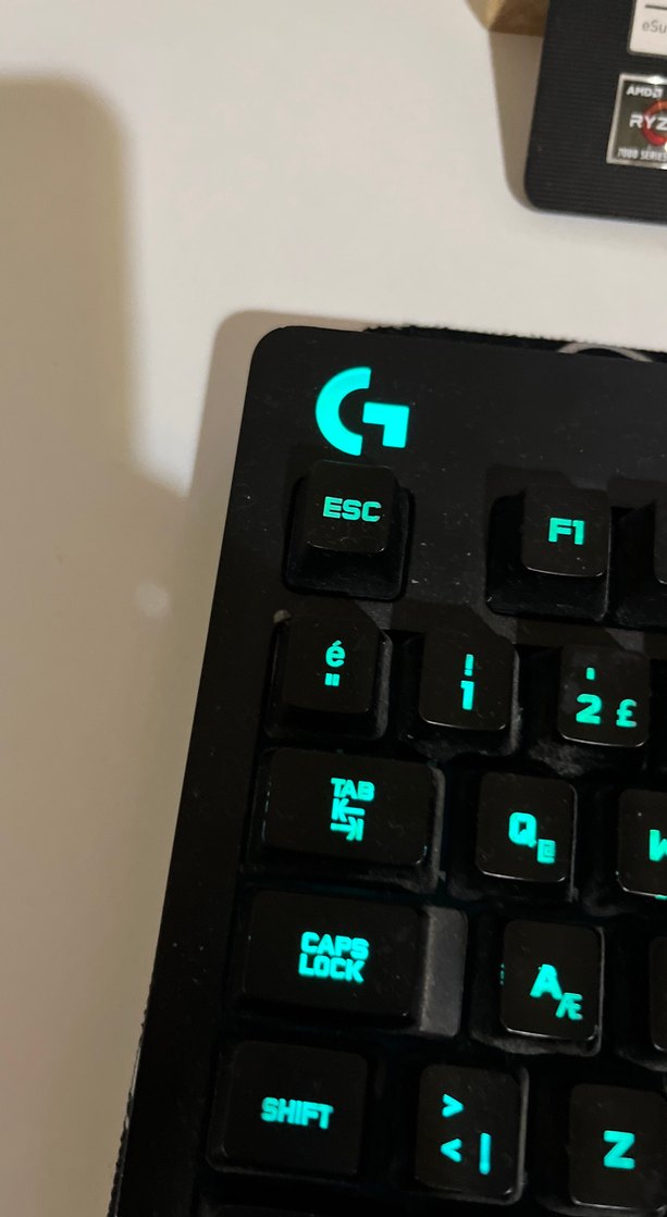 Logitech Renkli LED aydınlatmalı siyah mekanik klavye - Görsel 2