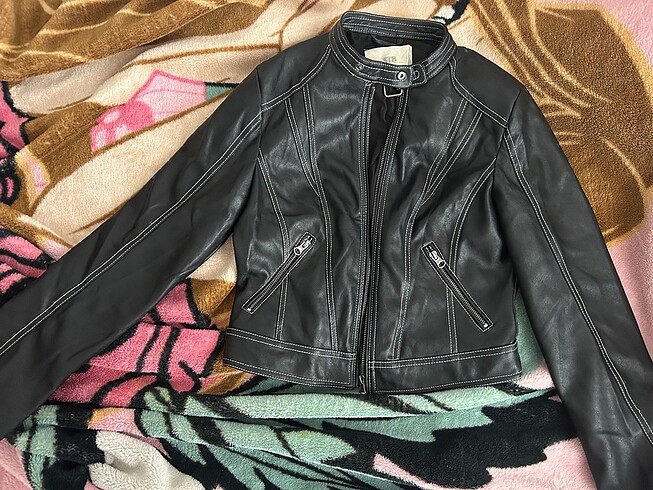 xs Beden siyah Renk stradivarius tasarim deri ceket