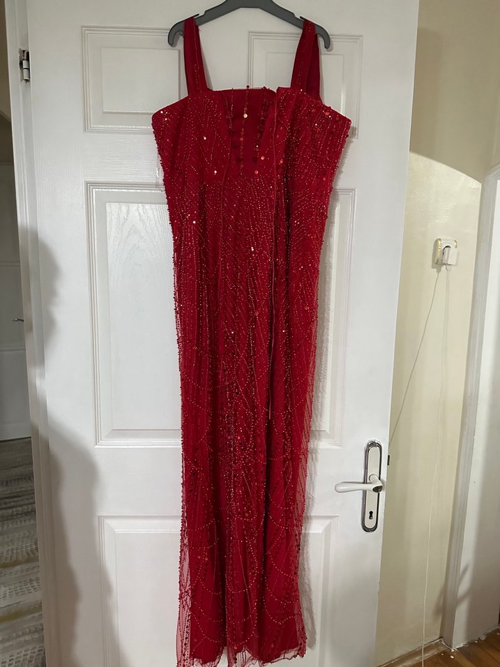 Kırmızı İşlemeli Boncuklu Uzun Abiye Elbise - Görsel 4