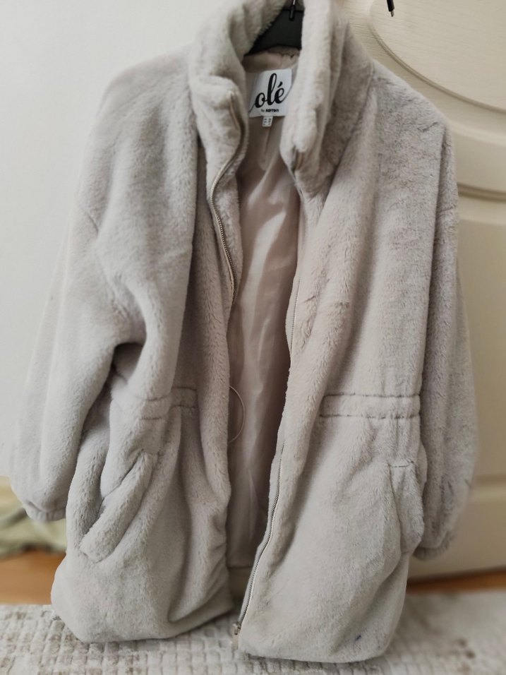 Gri Peluş Detaylı Kaban - Görsel 2