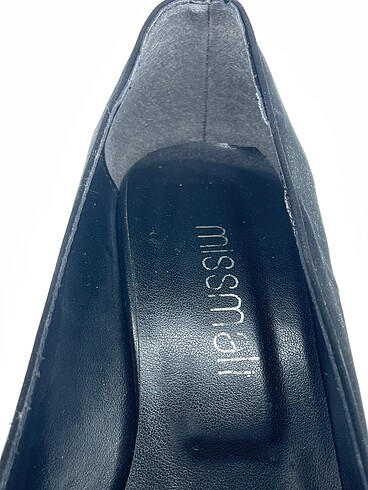 39 Beden siyah Renk PreLoved Platform %70 İndirimli.