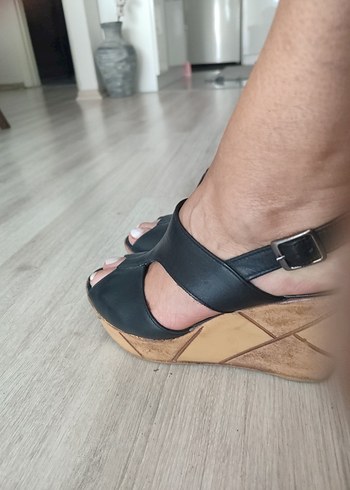Dolgu Topuk Kadın Sandalet