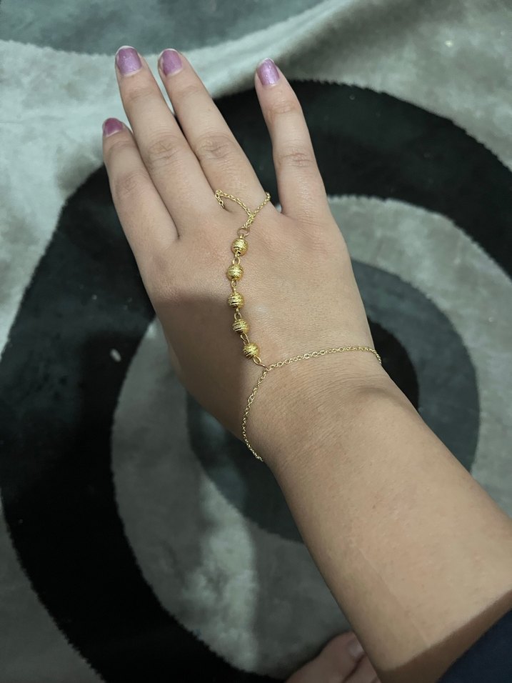 Altın Renkli Boncuklu Minimalist El Zinciri - Görsel 2