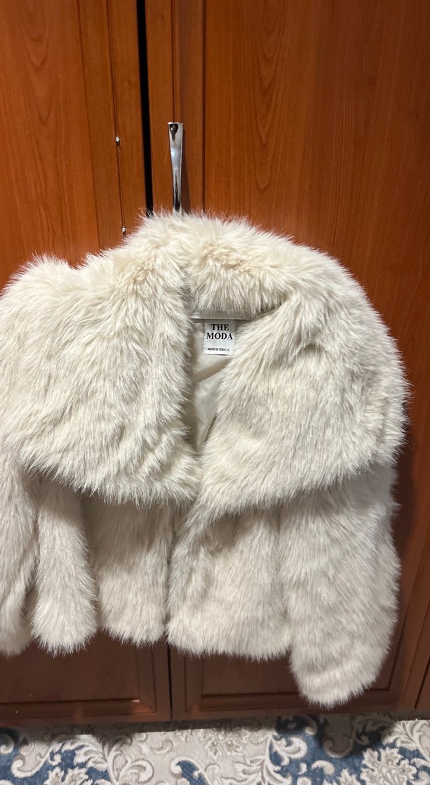 Beyaz Kadın Kürk Detaylı Midi Boy Ceket - Görsel 3