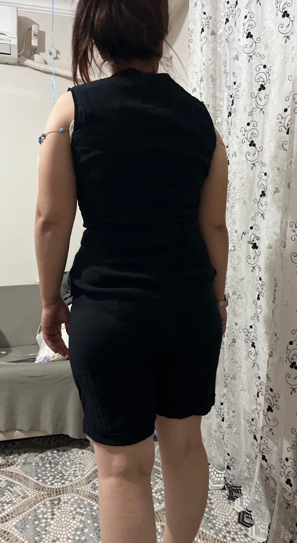 Kadın Siyah Keten Düğmeli Kısa Tulum - Görsel 3