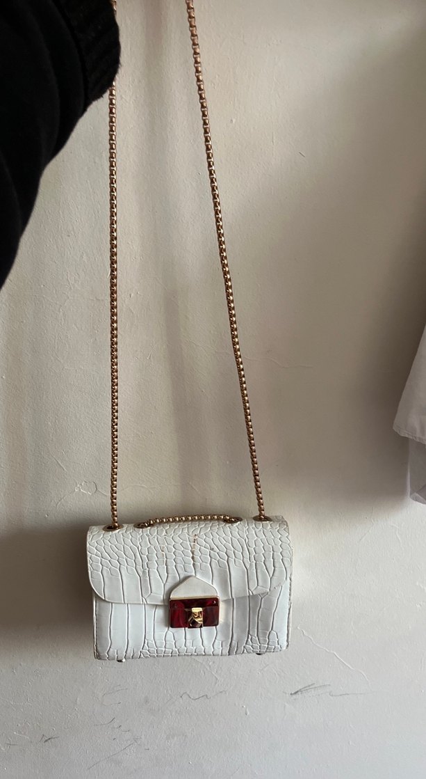 Zincir Detaylı Beyaz Deri Yılan Desenli Çanta - Görsel 4