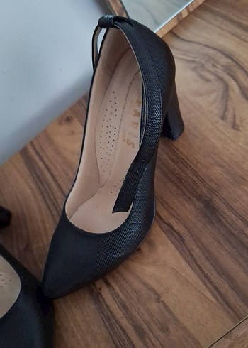 Diğer Kemer Detaylı Siyah Yılan Desenli Stiletto
